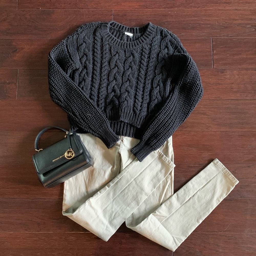 🦄 4/$40 Basic Cropped Chunky Black Sweater